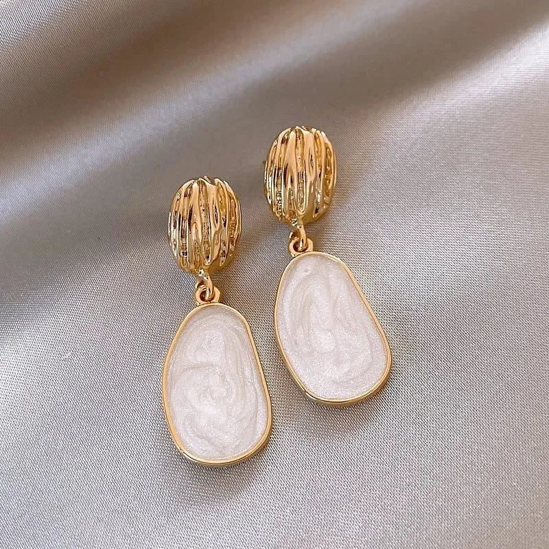 New White Enamel Oil Oval Dangle Earrings for Women Vintage Uneven Metal Drop Earrings Statement Irregular Geometry Jewelry