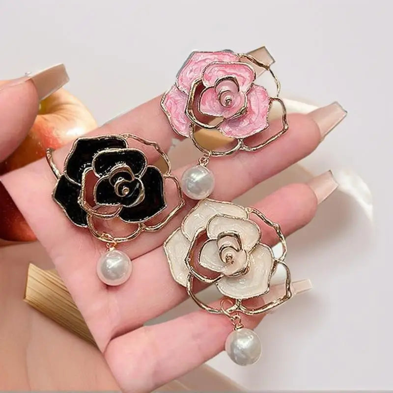 Elegant Camellia Brooch, Resin Rhinestone French Design, Sophisticated Women's Accessory for Banquets and Daily Wear