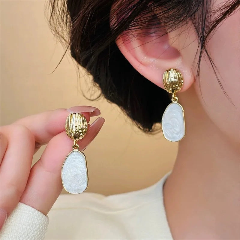 New White Enamel Oil Oval Dangle Earrings for Women Vintage Uneven Metal Drop Earrings Statement Irregular Geometry Jewelry